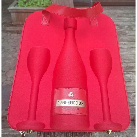 Cooler Wine Case with two Wine Glasses - Picture 1 of 5